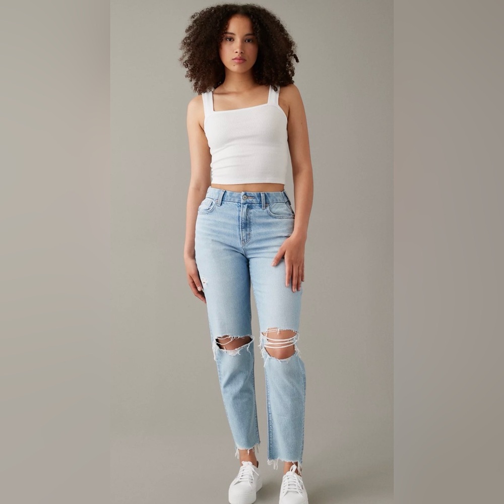 American Eagle AE Strigid Curvy Ripped Mom Jean
